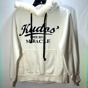 Naning 9 White Woman Pullover Draw String Hoodie with Faux Fur Trim.